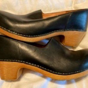 Black Leather Dansko Clogs, Size 42, Wood, Classy and Clean